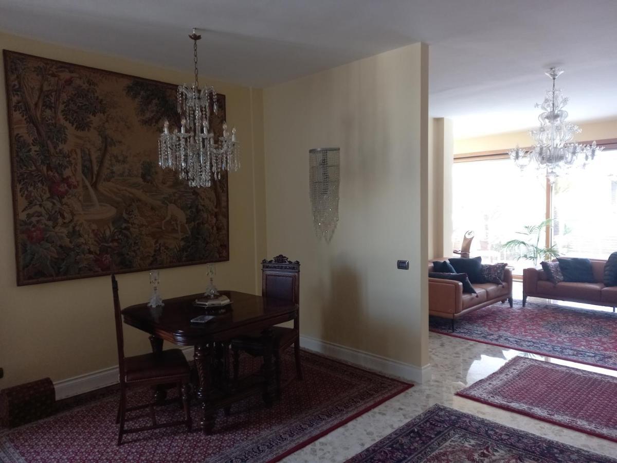 Confortevole Бари Екстериор снимка