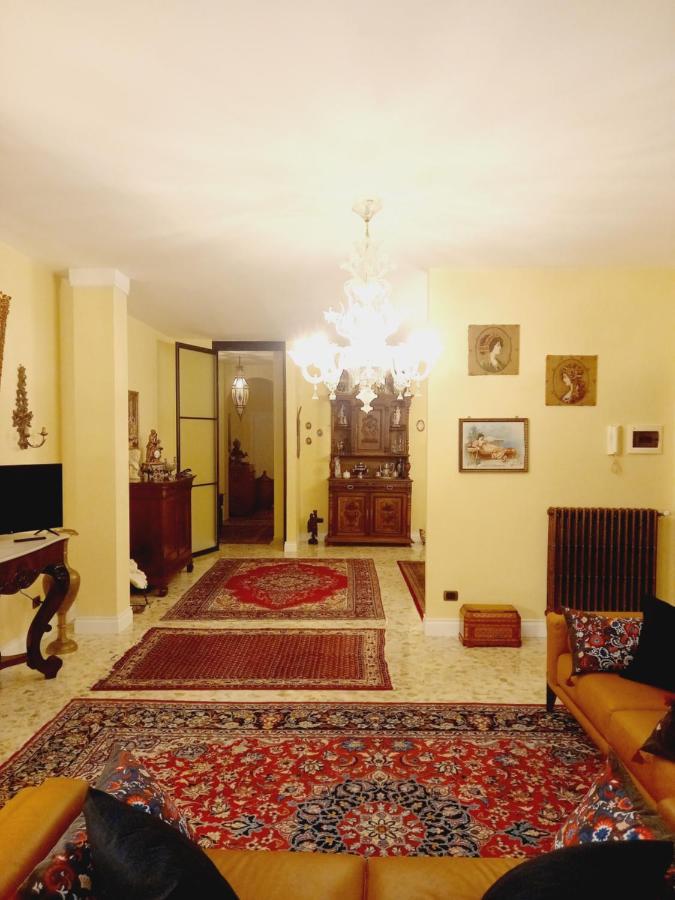 Confortevole Бари Екстериор снимка